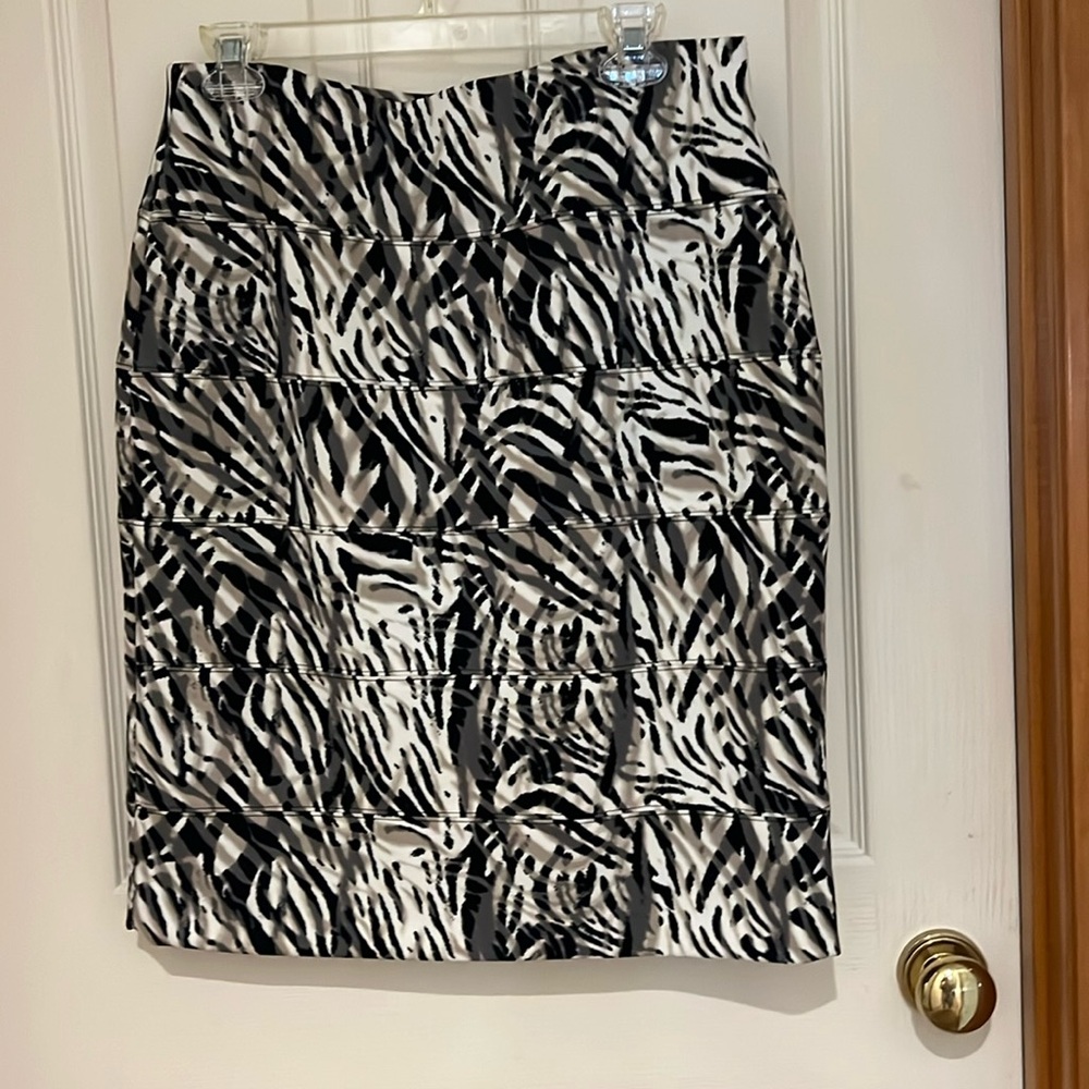 Animal print mini skirt. Nice thick polyester fabric.
